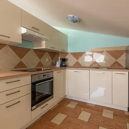 - Diklo 5880d Apartmán *